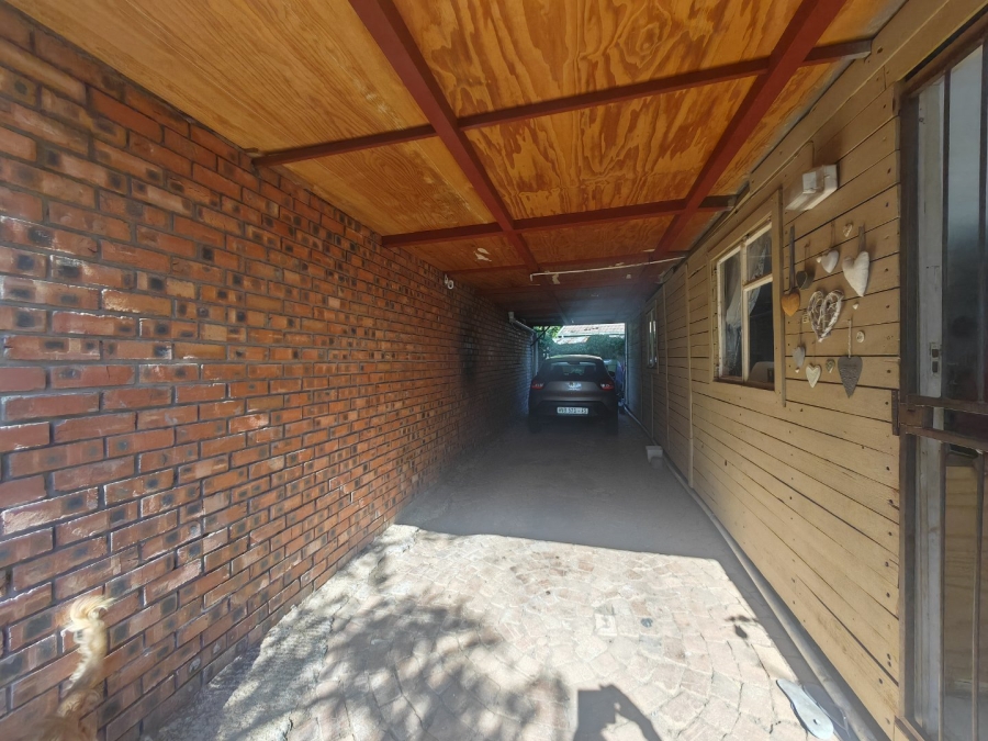 8 Bedroom Property for Sale in Fleurdal Free State